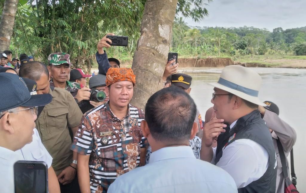 Kedatangan Gubernur Jawa Barat dan Dirut Bank BJB Keloksi Bencana di Lebak Selatan Mendapat Apresiasi dari kepala Desa Bayah Timur