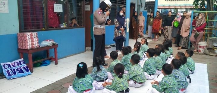 Polisi Sahabat Anak Polres Metro Jakarta Barat Edukasi TK Ra Aulia Cengkareng
