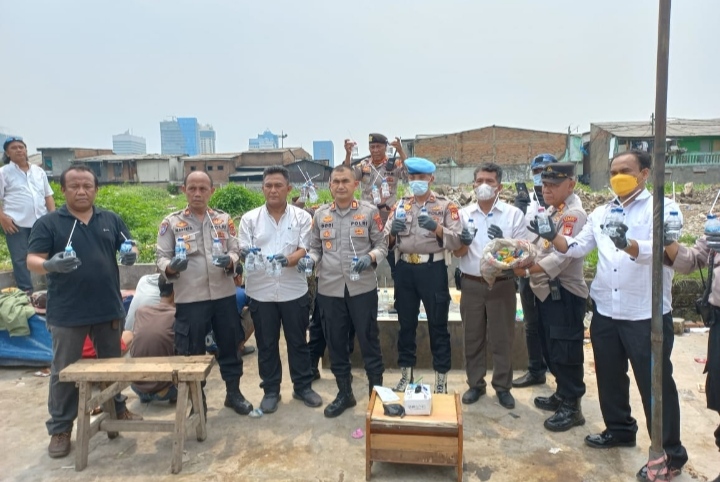 Aksi Kejar-kejaran Warnai Pengrebegan Dikampung Boncos Palmerah Jakarta barat