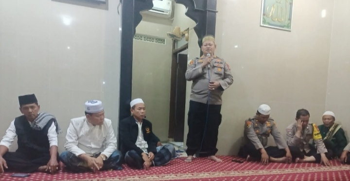 Safari shubuh Keliling Digencarkan Kapolsek Kalideres Akp Syafri Wasdar Berikan Edukasi Kepada Masyarakat