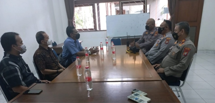 Kunjungan Silaturahmi Dengan Tokoh Agama Kapolsek Kembangan Kompol Ubaidillah Jalin Komunikasi Dengan Masyarakat