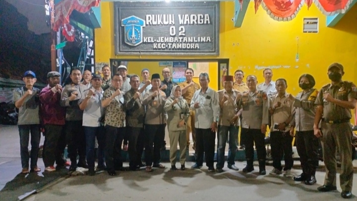 Silaturahmi Kapolsek Tambora Kompol Putra Pratama Sambangi Tokoh Masyarakat dan Agama