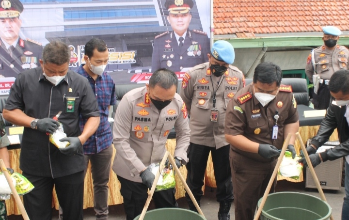 Puluhan Kilogram Narkoba Jenis Sabu Dan Ratusan Ribu Pil Ekstasi Di Musnahkan Satnarkoba Polres Metro Jakarta Barat