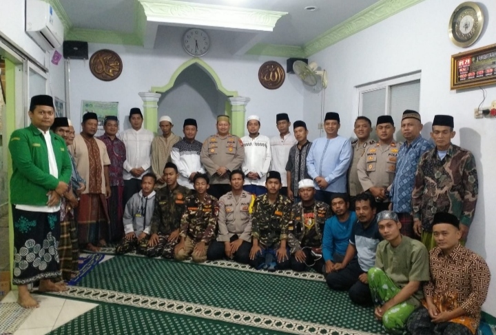 Jelang Pergantian Tahun Kapolsek Kalideres Akp.Syafri Wasdar Tetap Laksanakan Sholat Shubuh Keliling
