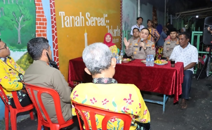 Kapolres Metro Jakarta barat Kombes.Pol. Pasma Royce Laksanakan Program “Jum’at Curhat” Dan Ngopi Bareng Warga