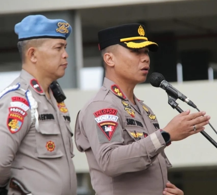 Wakapolres Metro Jakarta barat Akbp.Sarly Sollu Pimpin Apel Pagi 251 Personil