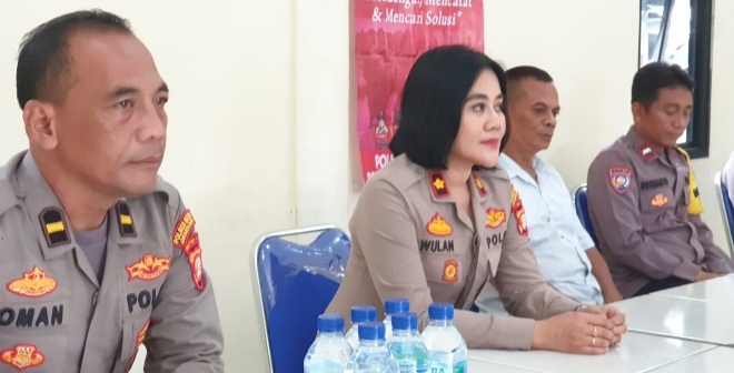 Polwan Polres Metro Jakarta Barat Laksanakan Jum’at Curhat Bersama Warga RW.05 Kembangan Utara