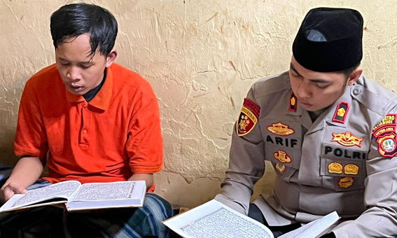Tahanan Yang Viral Karena Mengaji Dan Lakukan Khataman Qur,an Bersama Kapolsek Setiabudi Didalam Ruang Tahanan, Bebas Setelah Diterapkan Restorative Justice Terhadap Kasusnya