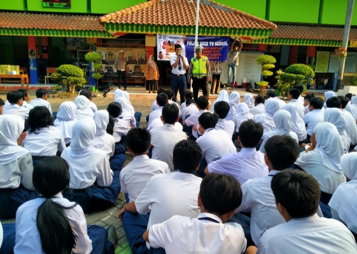 Police Goes To School, Satlantas Polres Metro Jakarta Barat Beri Edukasi Keselamatan Berlalulintas Dan Kenakalan Remaja Disekolah