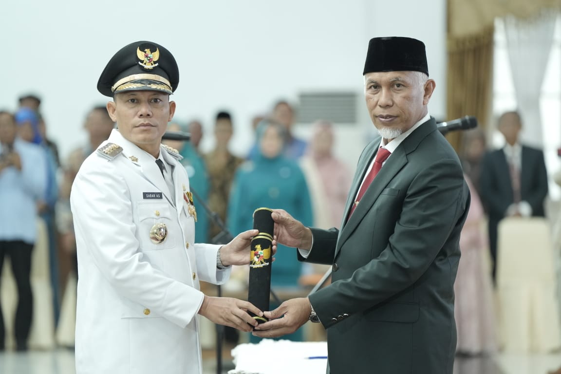 Gubernur Sumbar Mahyeldi Resmi Lantik Sabar AS Selaku Bupati Pasaman