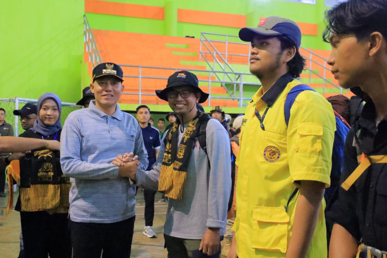 Kendati Hujan Lebat, Bupati Sabar AS Lepas Keberangkatan Peserta Lomba LAWNAS