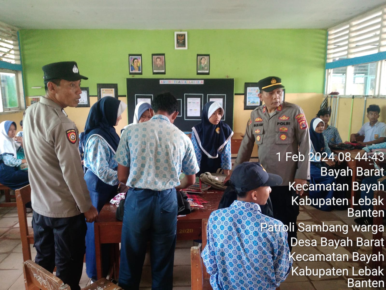Polsek Bayah Polres Lebak Gelar Razia di Sekolah Guna Mencegah Barang Berbahaya Dikalangan Pelajar