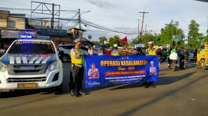 Operasi Keselamatan2024:Satlantas Jakarta Barat Sosialisasi Dan Peneguran Pelanggaran Lalu Lintas