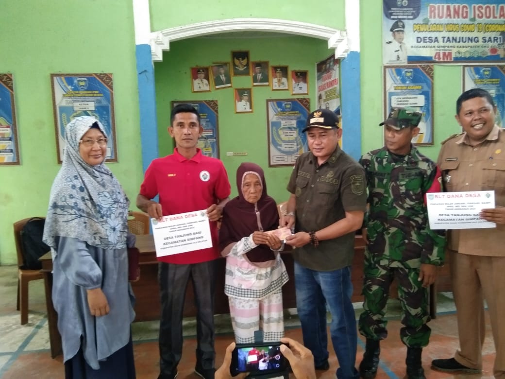 35 KPM Tahun 2024 Bantuan BLT Desa Tanjung Sari Sudah Disalurkan dan Sudah Diterima Oleh Penerima KPM