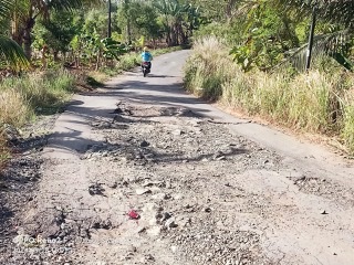 Ruas Jalan Sagaranten Cidadap Rusak Parah, “Pemerintah Belum ada Tanggapan.”