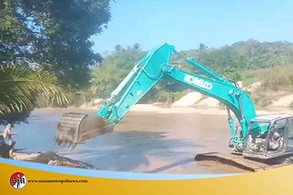 PT.Logam Jaya Mulia Turunkan 2 Unit Excapator Lakukan Normalisasi Sungai Cimadur Guna Antisipasi Banjir Kepemukiman Warga
