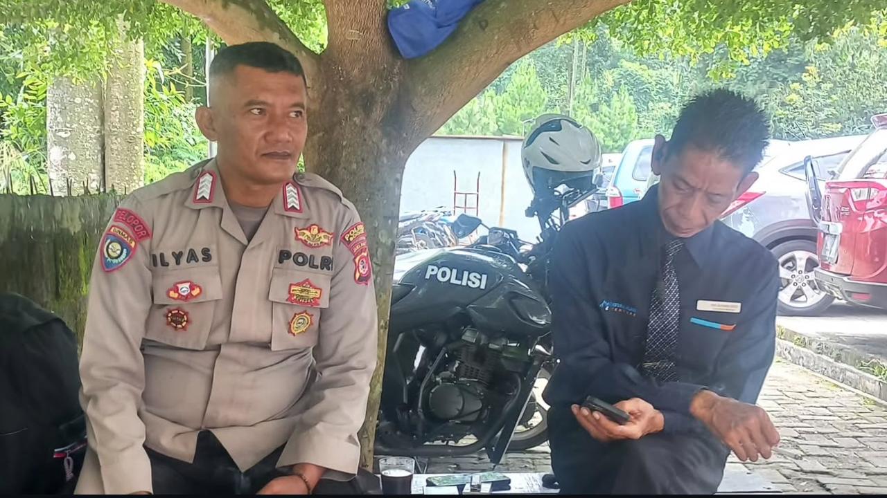 Bhabinkamtibmas Cibungbulang Berikan Himbauan Kamtibmas Dilokasi Objek Wisata Kopi Tubing Pamijahan