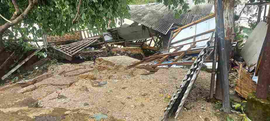 Abutmen Jembatan Nasional lll Ambrol Akibat Meluapnya Sungai Cimadur