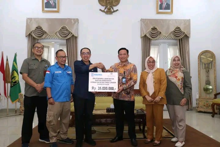 BANTU PENYINTAS BENCANA, SEKDA APRESIASI PERBAMINDA BPR JABAR BANTEN