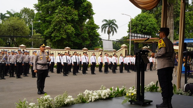 Kapolda Jabar Pimpin Upacara Pemberian Penghargaan Personil Polres Bogor Dan Polresta Bogor Kota, Serta Pemusnahan Narkoba