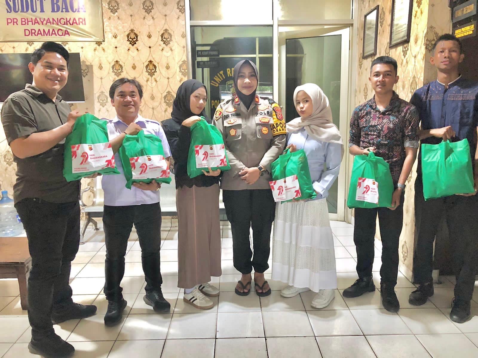 Jelang HUT Bhayangkara ke-79, Kapolsek Dramaga Gelar Bakti Sosial Kepada PHL