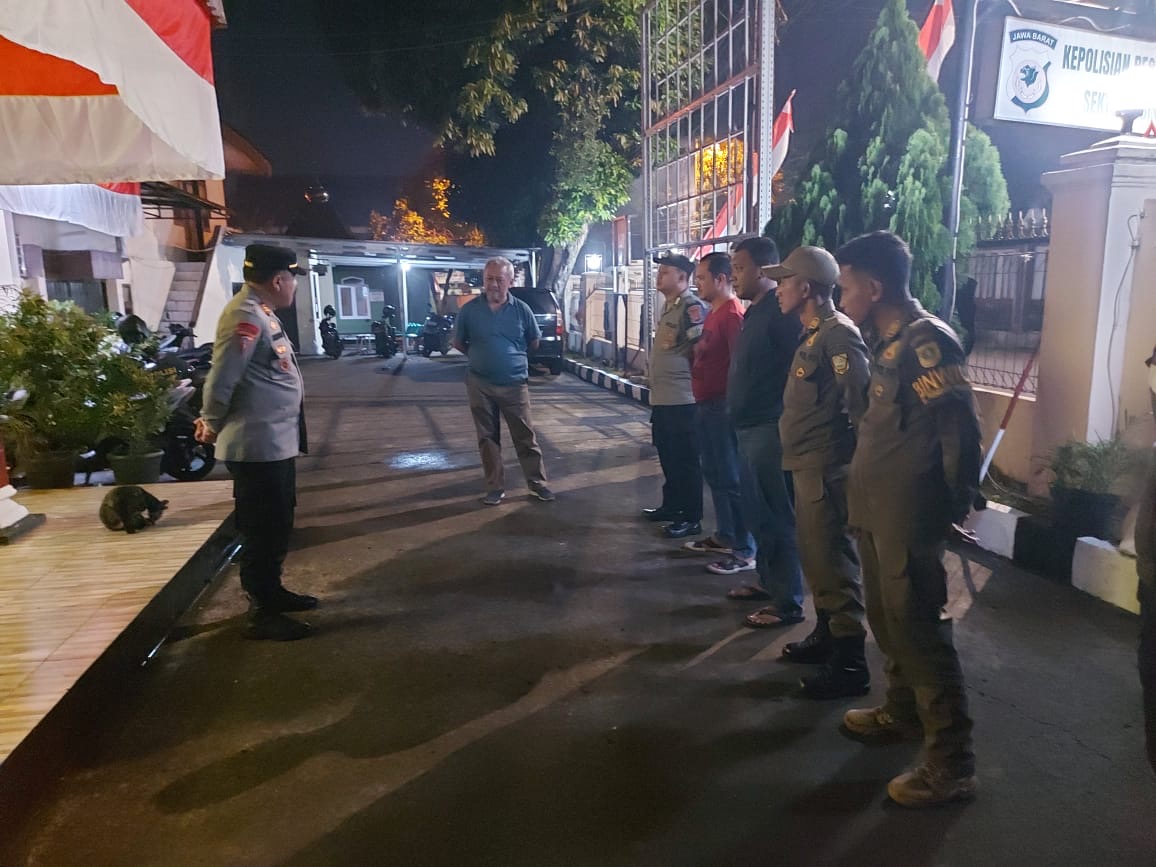 Personel Polsek Cibinong Laksanakan Patroli KRYD Bersama Muspika dan Pokdar Kamtibmas