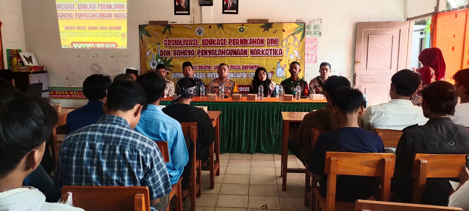 Tingkatkan Kesadaran Hukum Akan Bahaya Narkotika, Kapolsek Ciawi Berikan Materi dan Himbauan