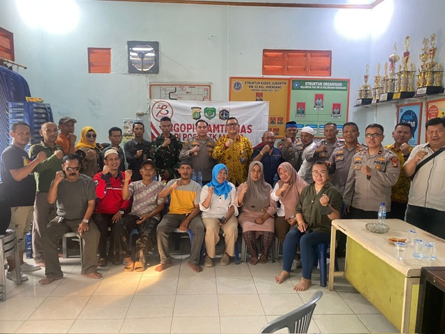 Kapolsek Tambora Turun ke Pos Satkamling, Dialog Akrab Bahas Keamanan Lingkungan Lewat Program “Ngopi Kamtibmas Di Pos Satkamling