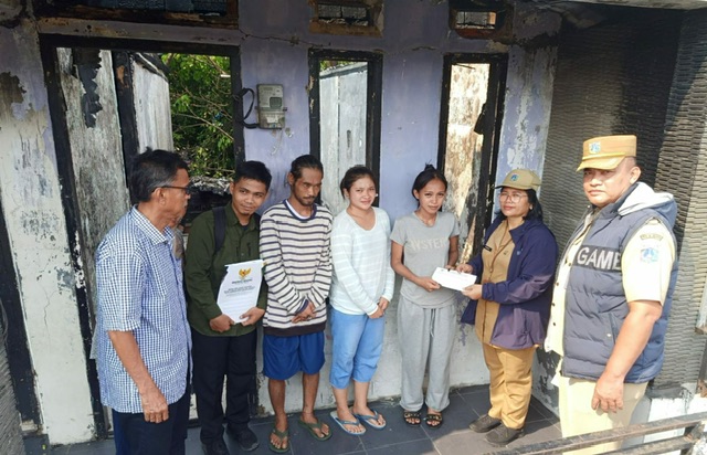 Warga Korban Kebakaran Kelurahan Angke Mendapatkan Bantuan Dari Baznas Bazis Jakarta Barat
