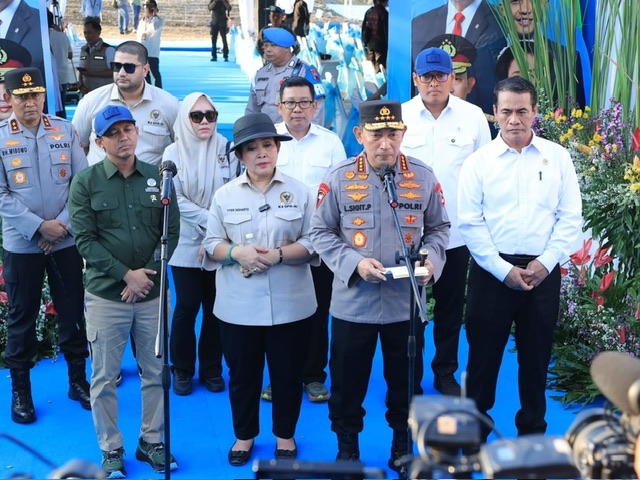 Kapolri Tegaskan Komitmen Polri Dukung Ketahanan Pangan Lewat Penanaman Jagung Serentak di Grobogan