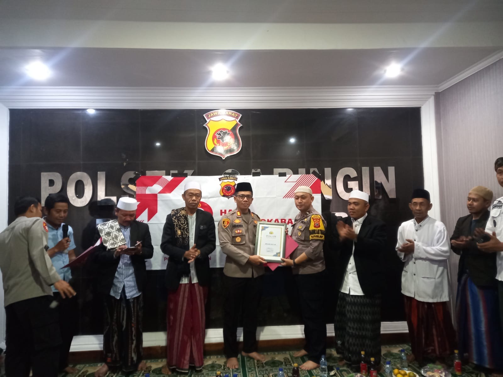 HUT Bhayangkara Ke-79, Polsek Caringin Gelar Santunan Anak Yatim
