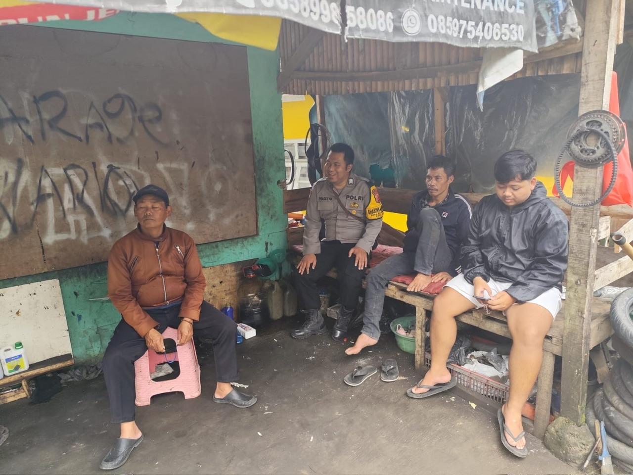 Bhabinkamtibmas Polsek Ciawi Sambangi Warga Desa Bojongmurni, Sampaikan Pesan Kamtibmas dan Cegah TPPO