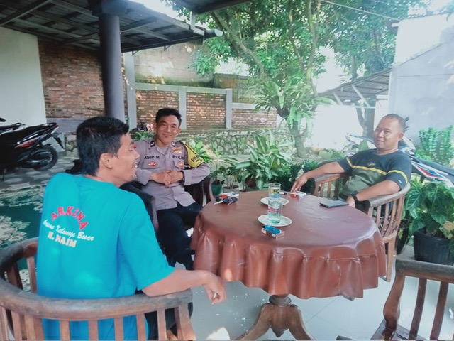 Jalin Kedekatan dengan Warga, Bhabinkamtibmas Polsek Parung Sampaikan Himbauan Kamtibmas
