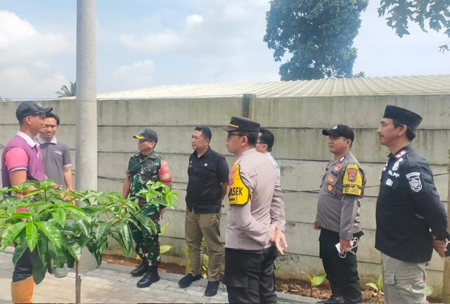 Sinergitas Tiga Pilar, Kapolsek Caringin Bersama Danramil dan Camat Gelar Patroli Dialogis Jaga Kamtibmas