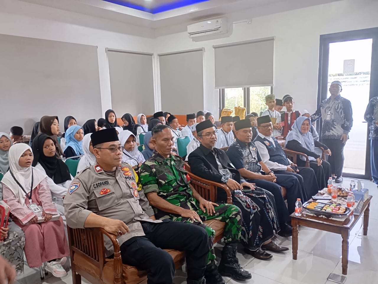 Bhabinkamtibmas Karang Asem Barat Hadiri MTQ Tingkat Kelurahan, Wujudkan Sinergitas Polri dan Masyarakat