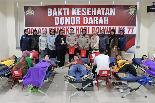 Hari Jadi Polwan RI, Polwan Polres Jakbar Tebar Kepedulian Lewat Donor Darah