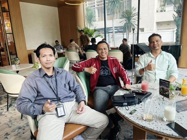 Ketua Umum Advokasi Bela Rakyat Indonesia Melantik ketua DPP kota Bandung dan Sukabumi di Acacia hotel Jakarta