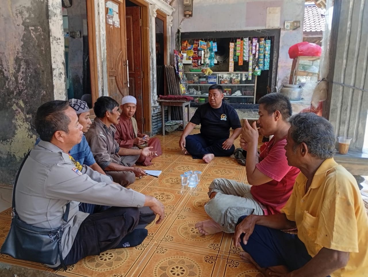 Bhabinkamtibmas Polsek Tanjungsari Sambangi Warga, Sampaikan Himbauan Kamtibmas