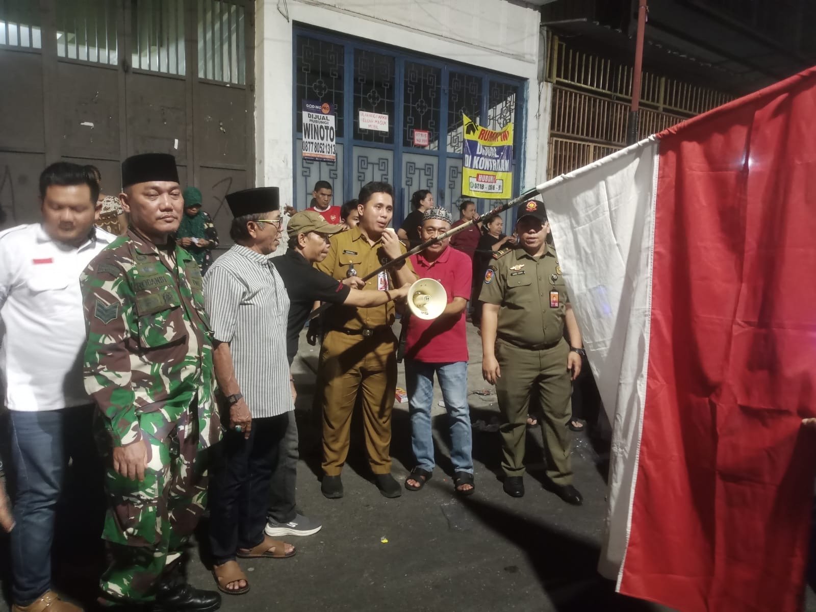 Warga RW 05 Jembatan Lima Semarakkan Tahun Baru Islam 1448 H dengan Pawai Obor Penuh Kebersamaan