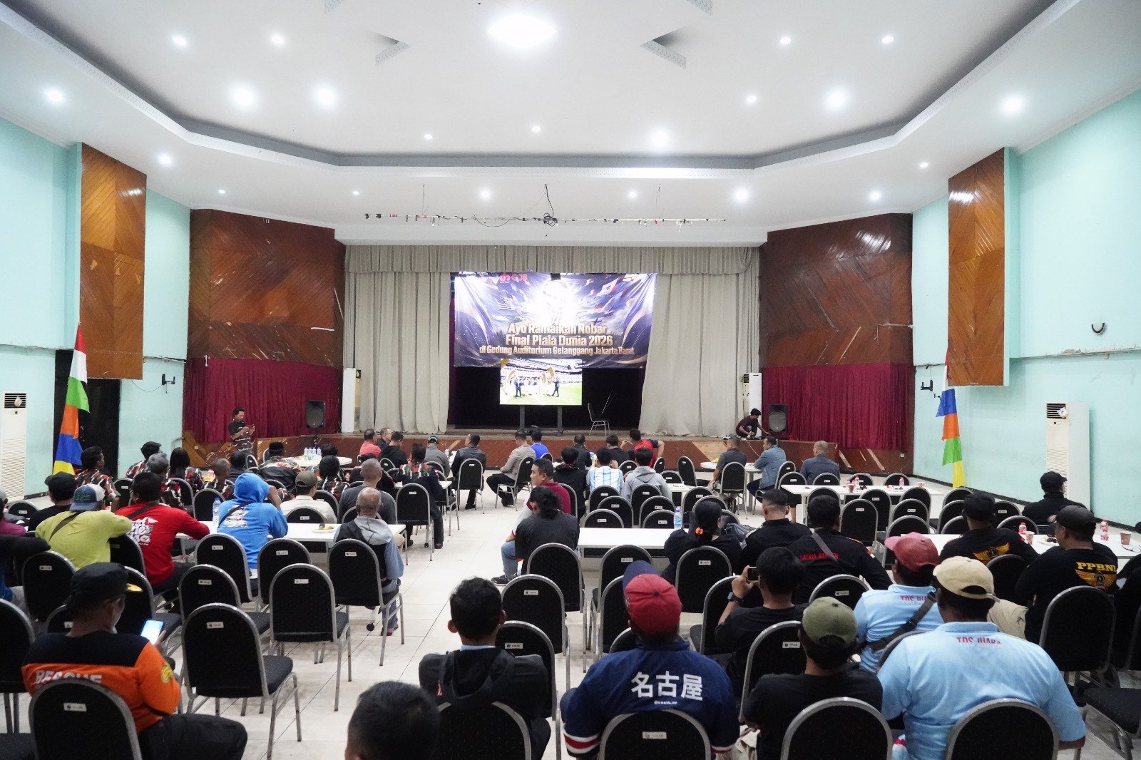 Nobar Piala Dunia 2026 Satukan Kebersamaan,Polri dan masyarakat Perkuat Silaturahmi di Jakarta Barat